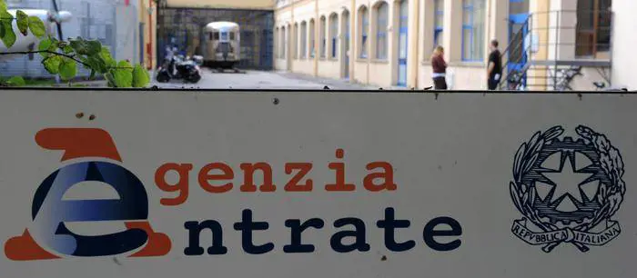 "Evadere non è reato grave": pagherà un milione all'Agenzia delle Entrate