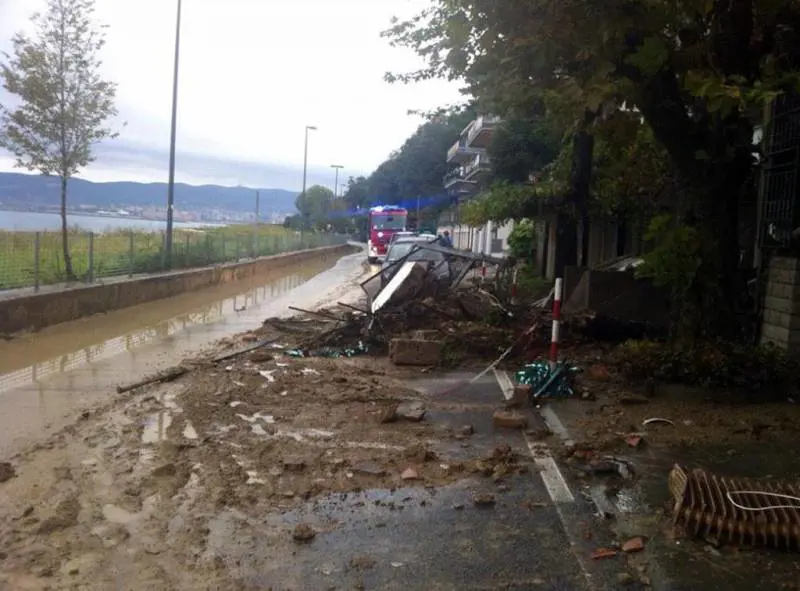 Il maltempo uccide ancora. Frana nel Triestino: un morto