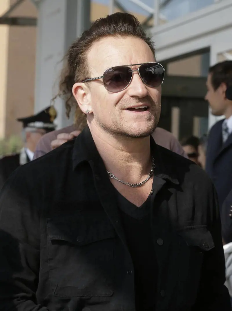 Paura in volo per il leader degli U2
