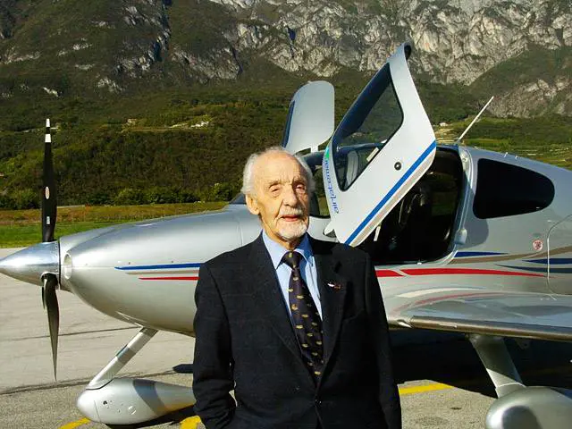 A 100 anni pilota l'aereo "Però mi vietano la bici"