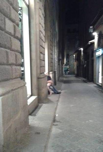 Sesso in piazza della Signoria a Firenze - tratto da Wake Up News