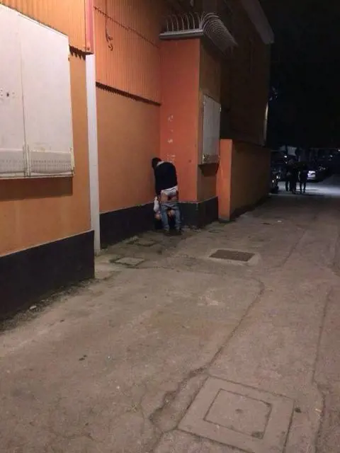 Sesso orale fuori da una discoteca a Rimini - tratto da Rimini Today