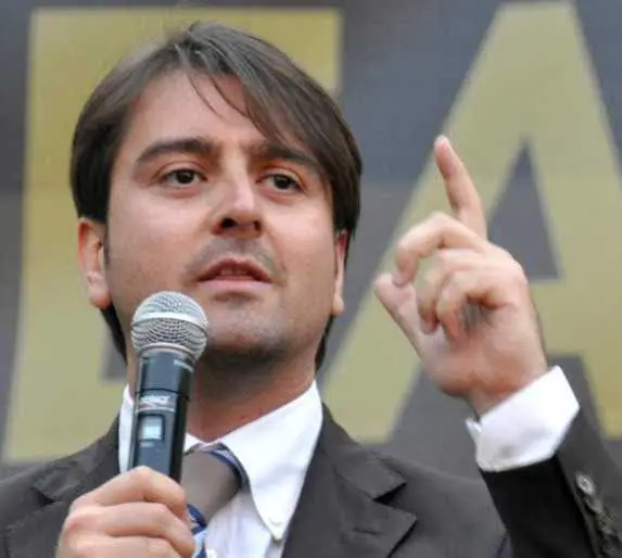 E L'Unità ora si aggrappa a un ex Pdl