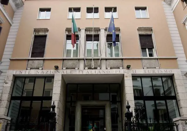 Quei sei mega-dirigenti del carrozzone Enit pagati 280mila euro