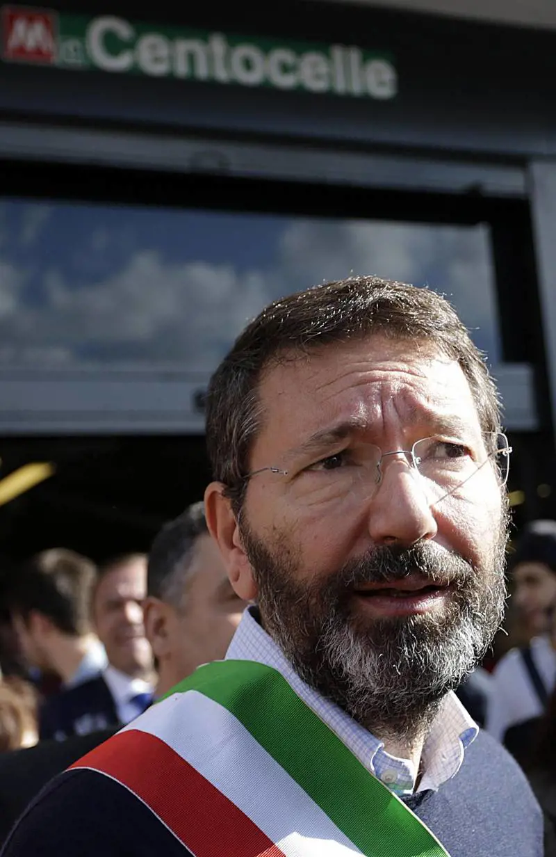 Multe a Marino, nuova accusa: "L'hacker che ha cancellato il permesso è il sindaco"