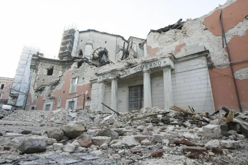 L'Aquila, le tangenti per la ricostruzione passavano ​per una società di incontri