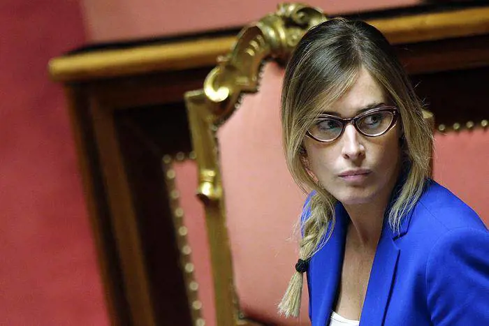La Boschi trasloca il suo ufficio per stare più vicino a Renzi