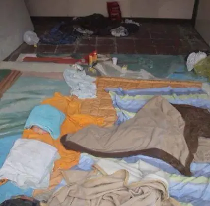 Via Hermada, la scuola da abbattere diventa dormitorio per i disperati