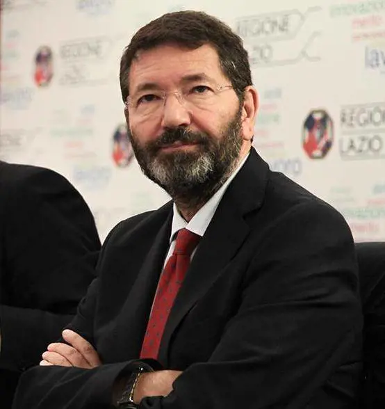 Marino ignora le multe ma "striglia" i romani: "Servono meno auto private"