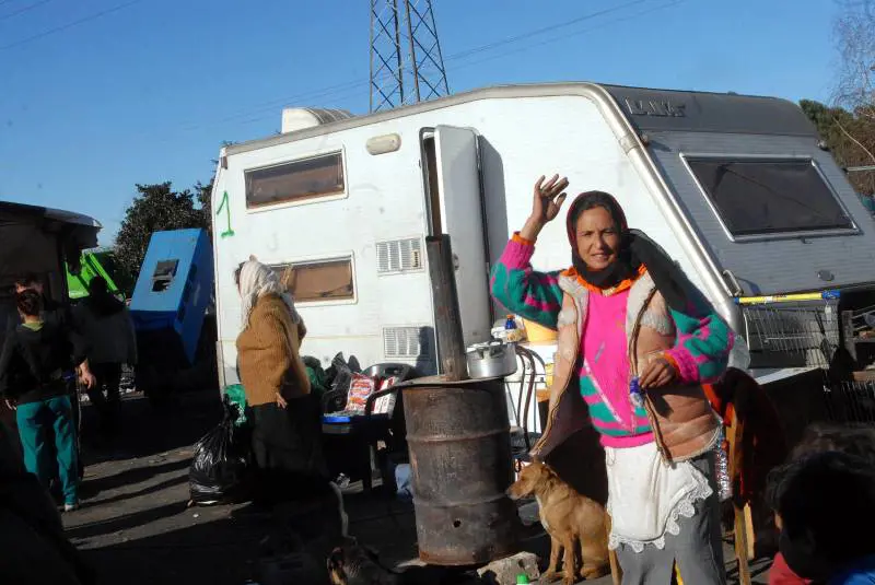 Dopo il condono la villa rom diventa il covo di gang e ladri
