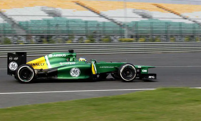Formula 1, la Caterham tornerà in pista grazie a una colletta dei tifosi