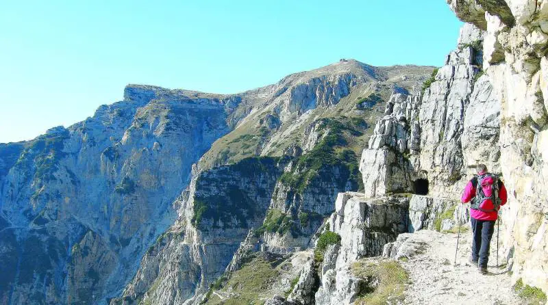 Cinquantacinque gallerie verso il Pasubio attraversano la Storia