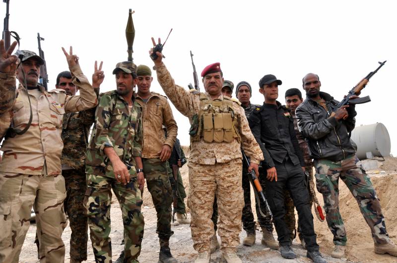 Soldati iracheni alla periferia di Tikrit