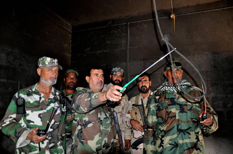 A Jurf al Shakar i miliziani sciiti mostrano un cappio che sarebbe stato usato dal Califfato per impiccare i prigionieri