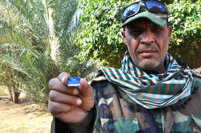 La sim con prefisso saudita (+966) torvata fra le macerie della dimora dell'emiro del Califfato a Jurf al Shakar