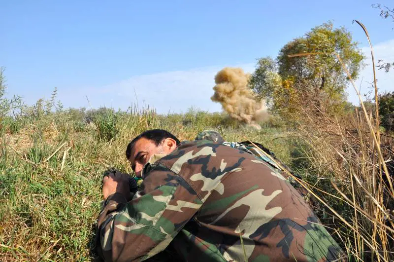 La distruzione delle prime bombe di mortaio dell'Isis a Jurf al Shakar
