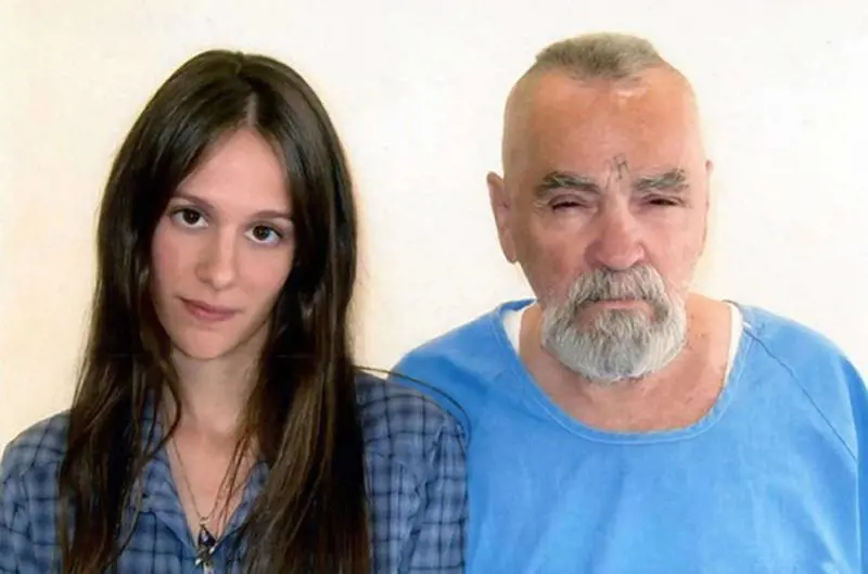 Charles Manson con la futura sposa Afton Elaine Burton