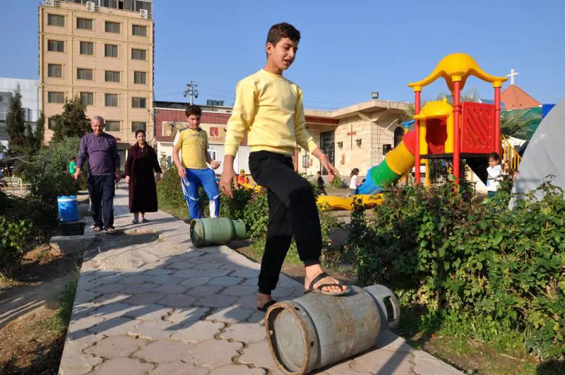 Bombole del gas dei rifugiati cristiani ad Erbil in Kurdistan nella tendopoli della chiesa di Sant'Elia
