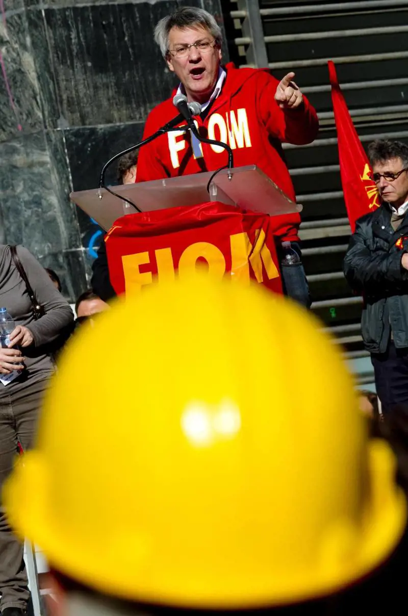 Siluro di Landini a Renzi «Gli onesti non ti votano» Esplode la guerra rossa