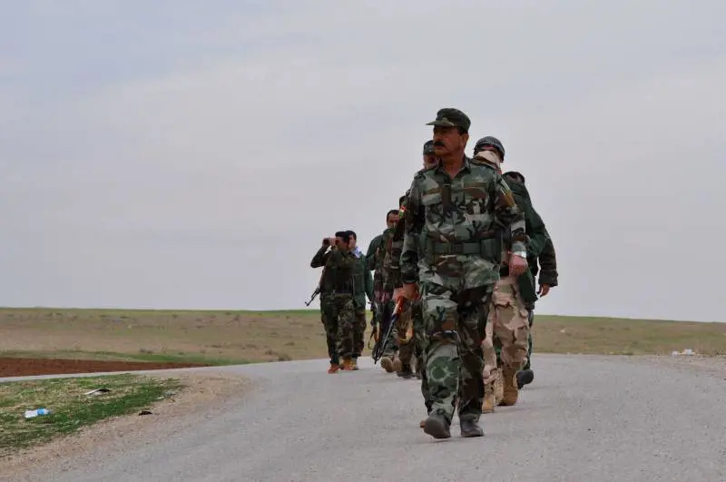 Truppe curde in marcia sul fronte a nord di Mosul