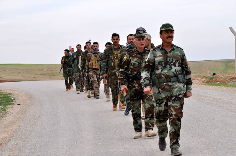 Truppe curde in marcia sul fronte a nord di Mosul