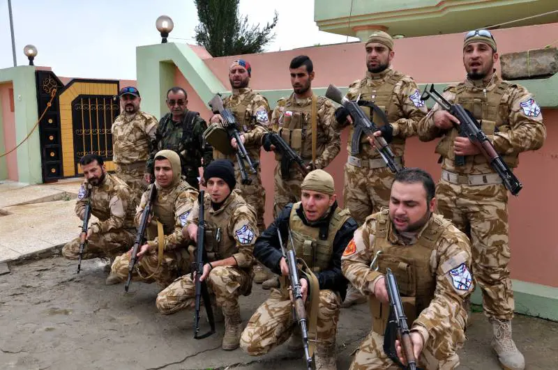 Un'unità dei volontari cristiani del sacrificio a 34 chilometri da Mosul che difendono i villaggi abbandonati davanti all'avanzata del Califfato