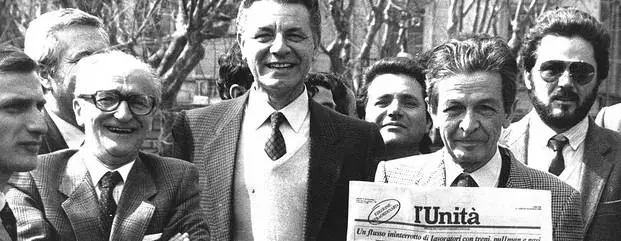 "Caro Renzi, non avrai mai soldi e palazzi dei comunisti"