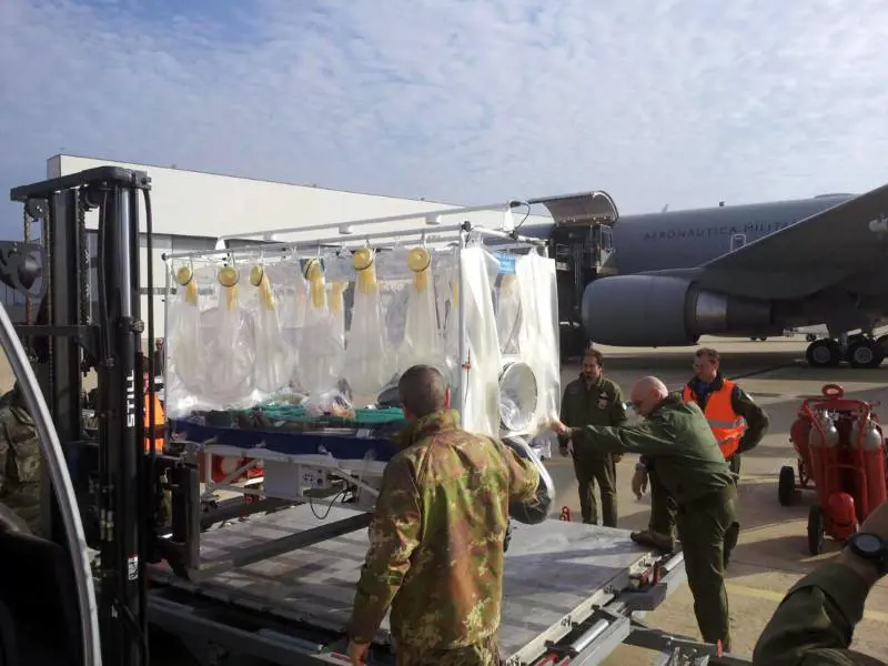 L'Aeronautica Militare trasporta un paziente affetto da Ebola