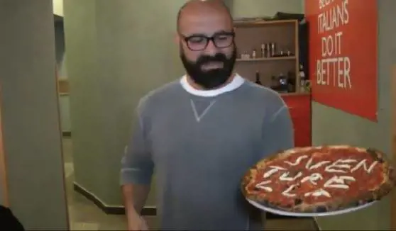 De Luca contro la Gabanelli: "Mangio la pizza Sventurella dedicata alla signora Sventurelli"
