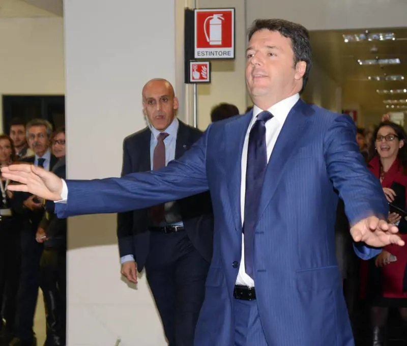 Renzi li chiama eroi. Poi li dimentica