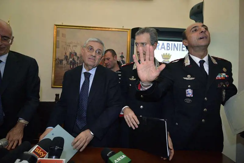 "Bustoni di soldi a tutti, anche a Rifondazione"