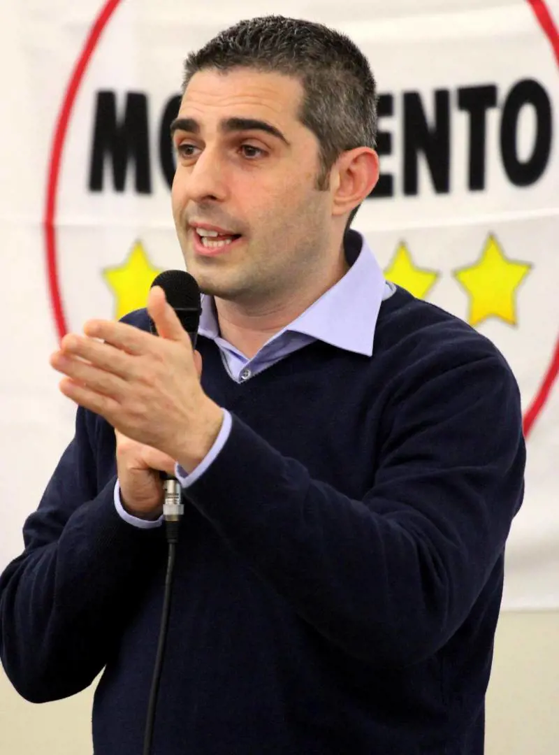 Pizzarotti ora sfida Grillo: "Confrontiamoci in streaming"
