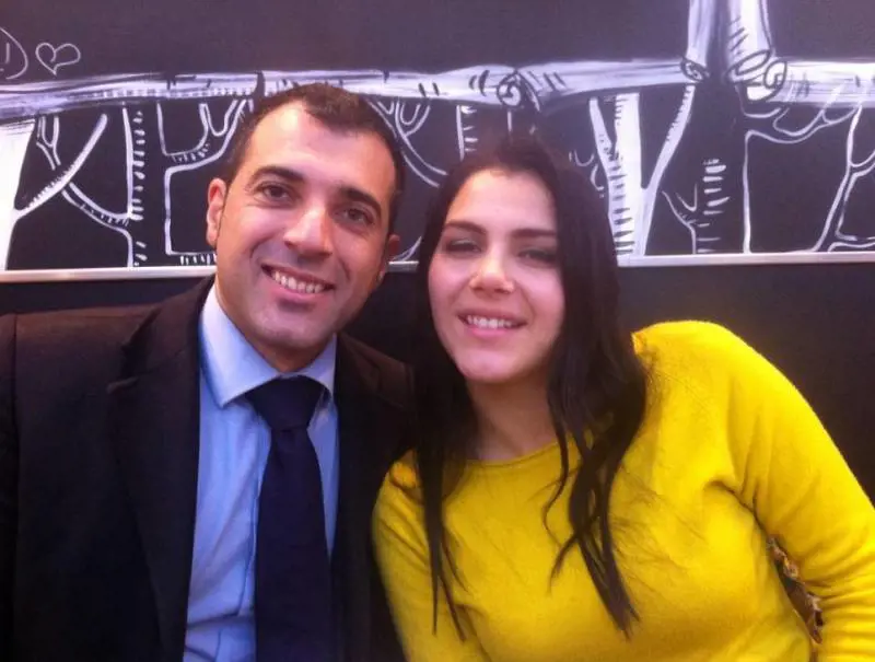 Il collaboratore di De Magistris posta una foto con la Nappi. E la pornostar si infuria