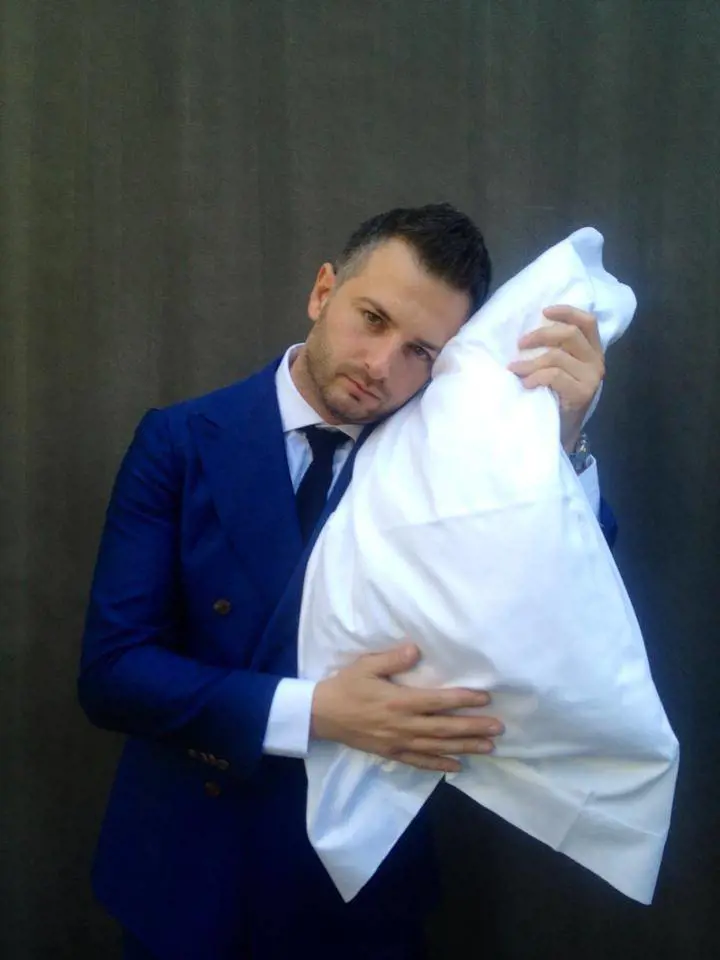 Michele Cascavilla, giovane milanese e re delle lenzuola: "Veglio io su vostri sogni"