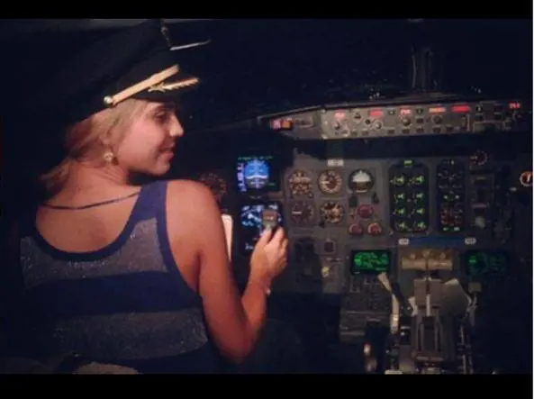 Messico, licenziato comandante. Mise ai comandi del jet una popstar