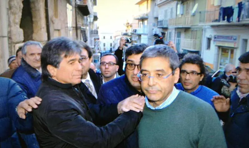 La terza vita di Cuffaro liberato:  farà il medico volontario in Africa
