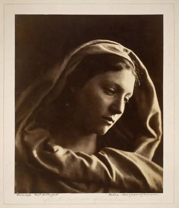 Ritratto di May Hiller, cameriera della Cameron