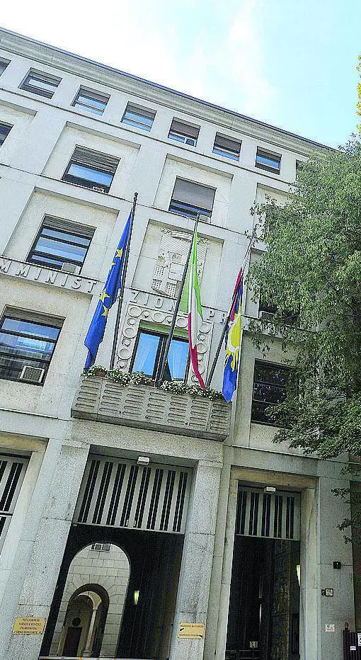 La Provincia è stata abolita e continua a creare dirigenti