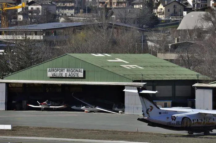 Il flop degli aeroporti locali: decollano sprechi e stipendi