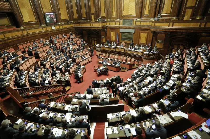 Stabilità, arriva un'altra fiducia: tensione sul maxiemendamento