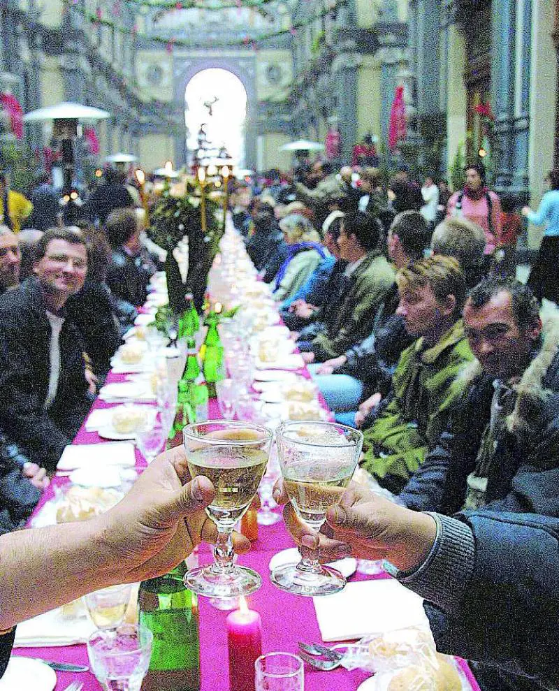 Una Vigilia con i senzatetto Il cuore di Milano fa festa
