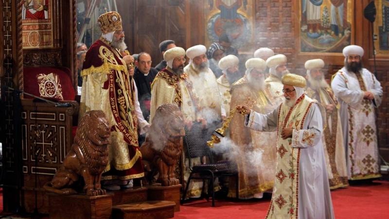 Papa Tawadros II celebra la messa della Vigilia nella cattedrale di S. Marco al Cairo / 6 gennaio 2013