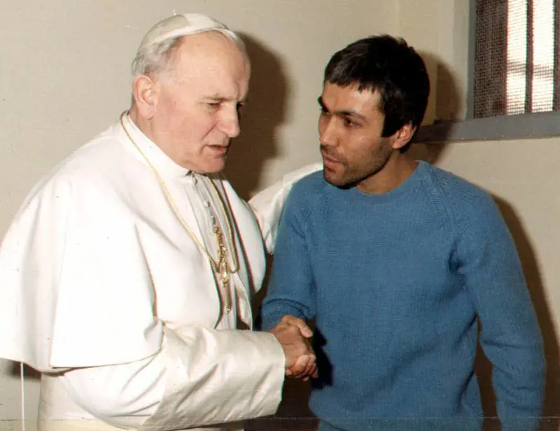 "Ignobili insinuazioni". Il segretario di Wojtyla contro Pietro Orlandi