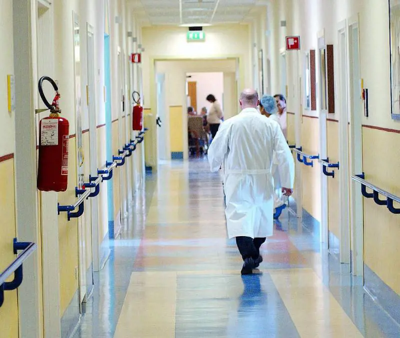 Resta sott'acqua per 43 minuti, ragazzo salvato al San Raffaele