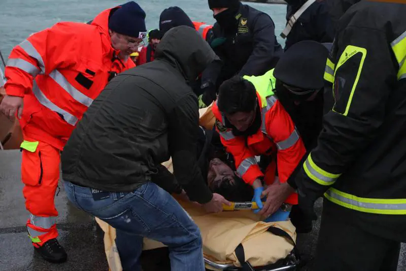 Scontro tra due mercantili davanti al porto di Ravenna