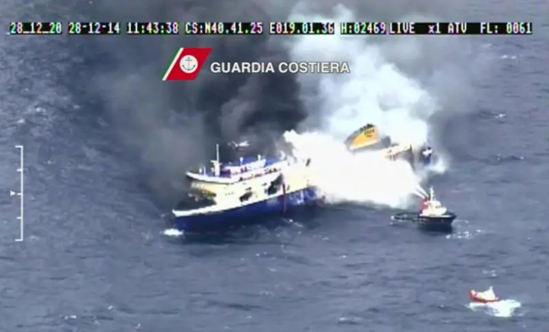 Traghetto in fiamme, giallo sui dispersi