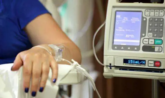 Treviso, troppe assenze per curare il cancro: commessa licenziata
