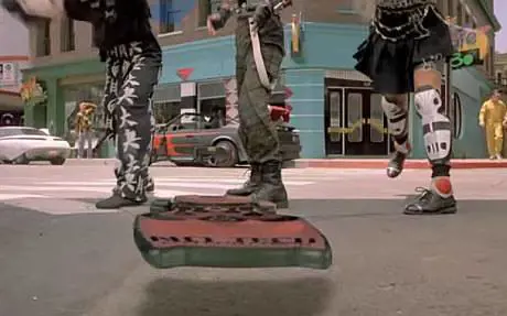 Skateboard volanti, chissà se in futuro riusciremo a vederli