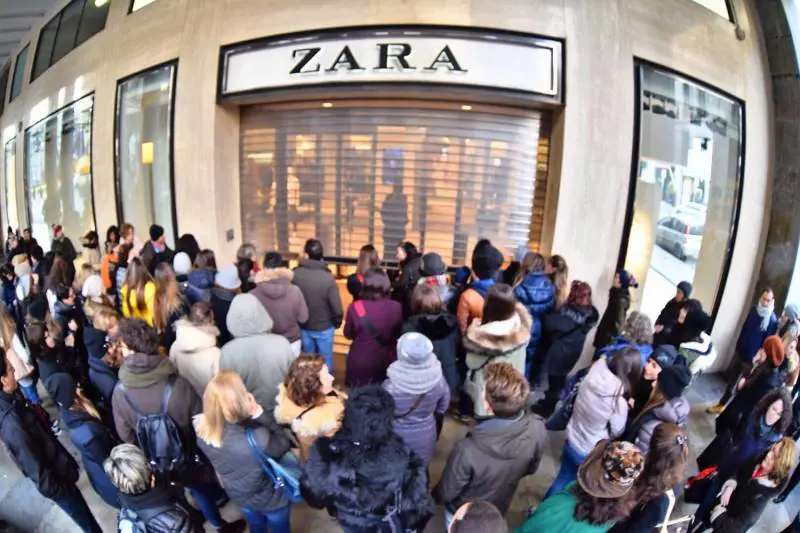 Iniziano oggi i saldi in tutta Italia (anche per cotechini e pandori)