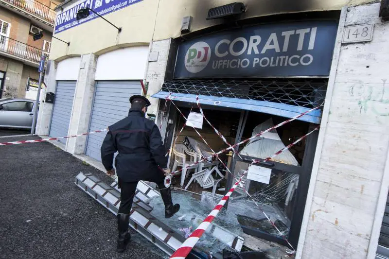 Attentato incendiario nell'ufficio Pd-Coratti